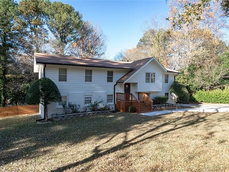 3599 Lower Roswell Rd — Photo 2