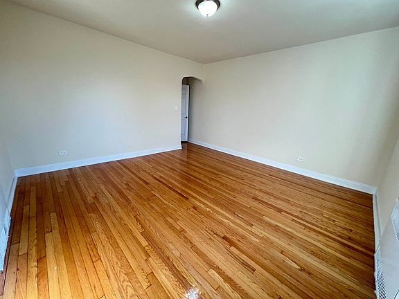 3rd image of 8447 118th St APT 4A