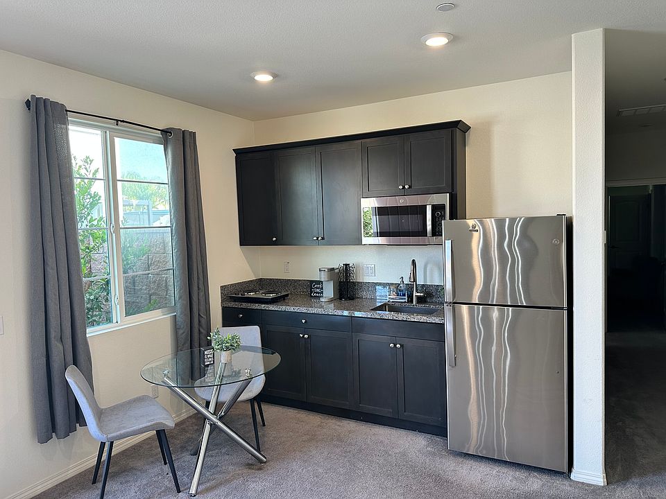 Dinning Space & Kitchenette
