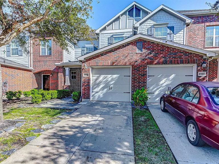 8103 Singing Sonnet Ln — Photo 2