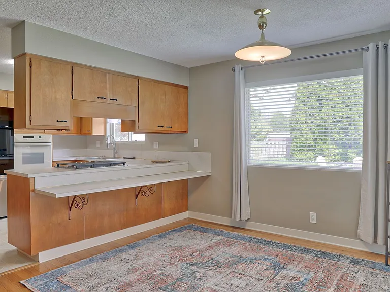 512 W Colorado Ave — Photo 5
