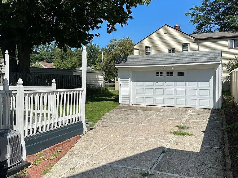 1179 Dorsh Rd — Photo 3