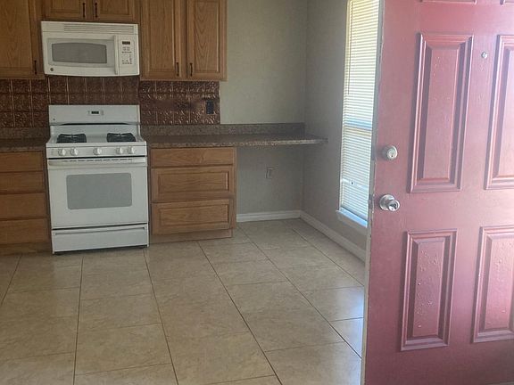 5th image of 805 Sweetgum St