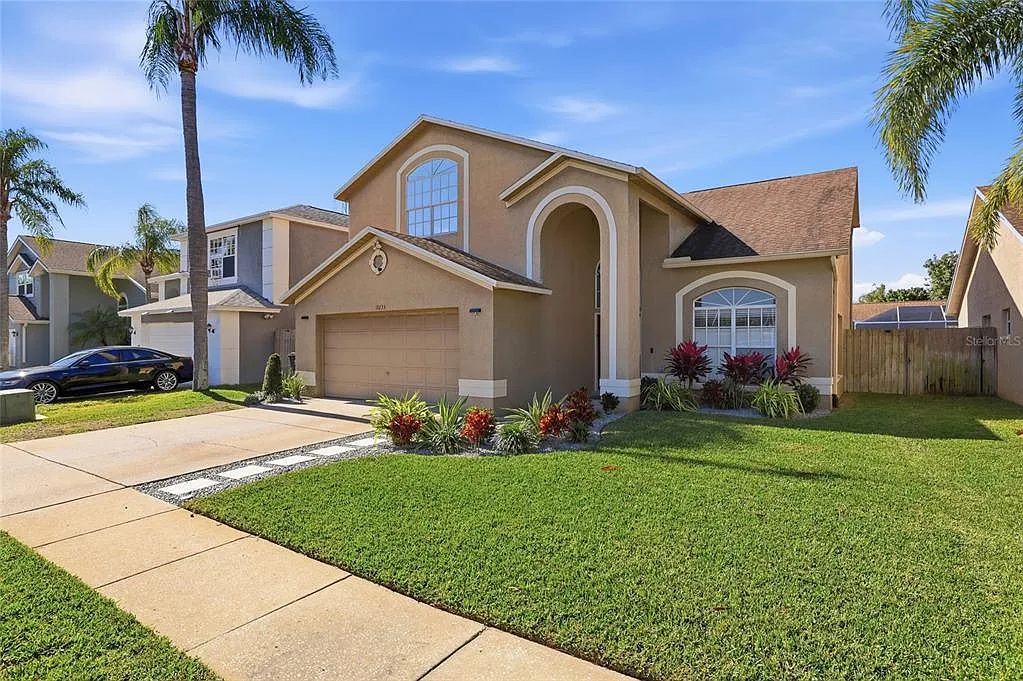 4 bed, 2.5 bath, 2289 sqft, $3,800 — Photo 2