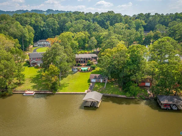 213 Lakewood Dr, Gadsden, AL 35901