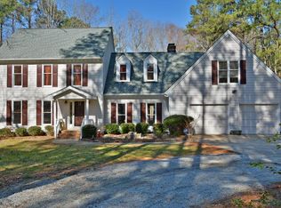 2908 Meadowview Ct, Apex, NC 27539