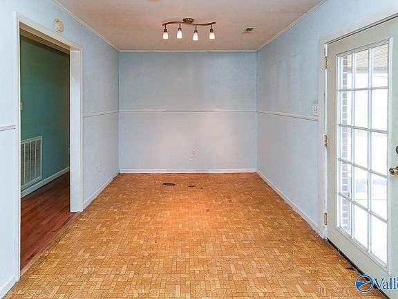 4th image of 135 Forest Hill Rd