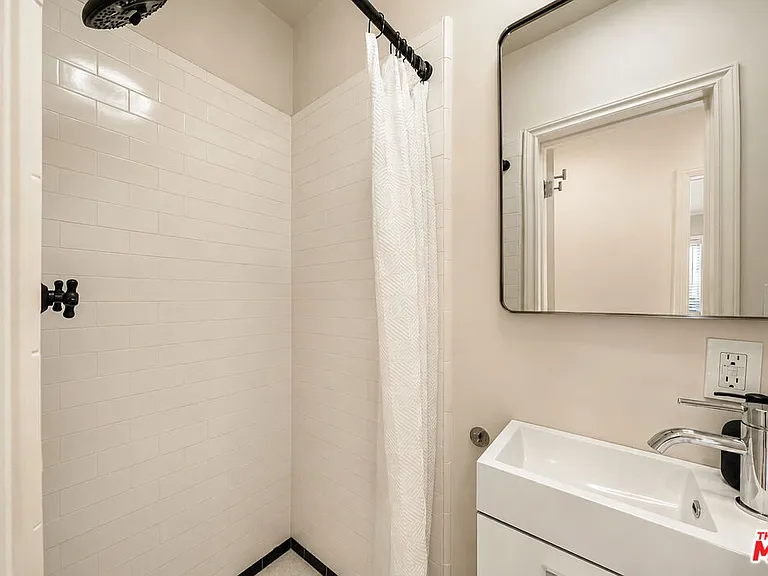 6537 Moore Dr — Photo 16