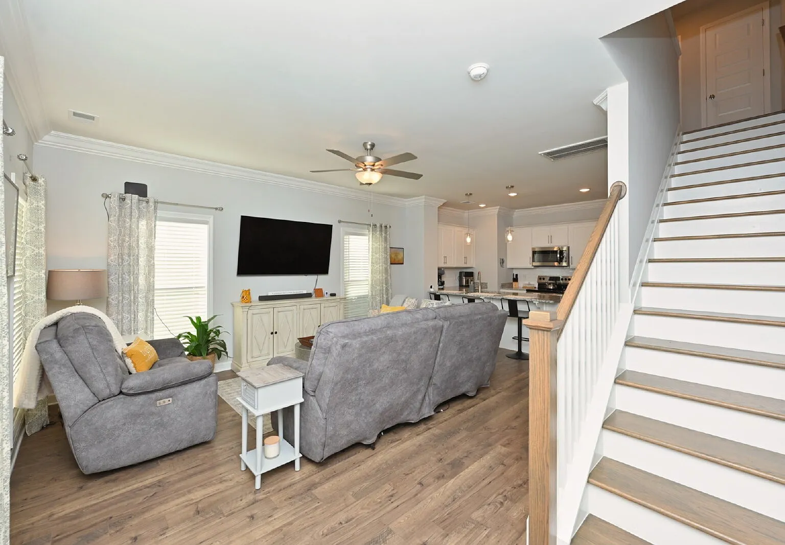2 bed, 2.5 bath, 1368 sqft, $1,790 — Photo 4