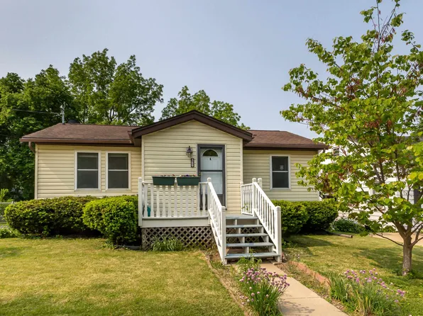 360 Valeria St, Dubuque, IA 52001