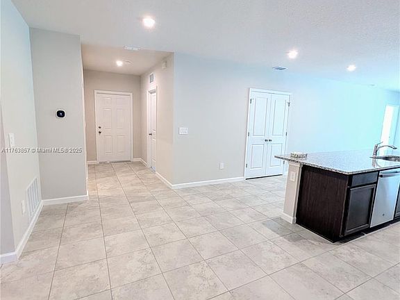 5th image of 285 Raspberry Road