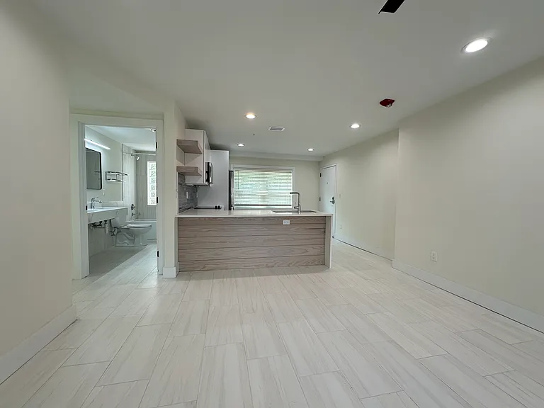 Ocean Reef Apartments — Photo 19