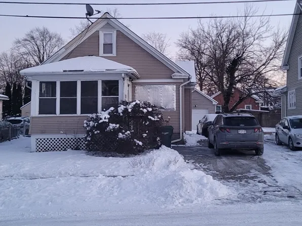 17 Bushwick Pl, Springfield, MA 01109