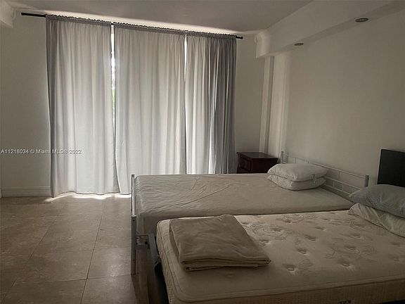 3rd image of 1301 Miami Gardens Dr #213W