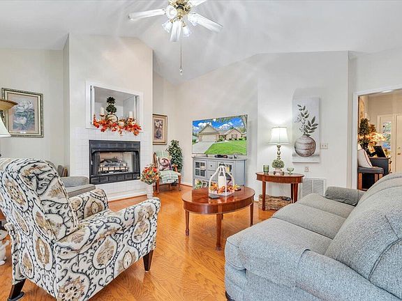 5th image of 1523 Rosewalk Ln SE