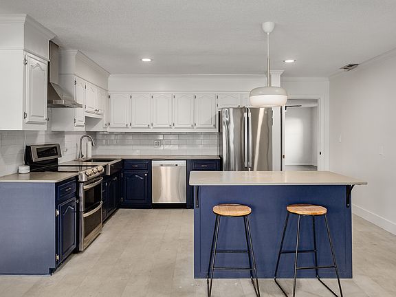 2nd image of 314 Columbus Ave