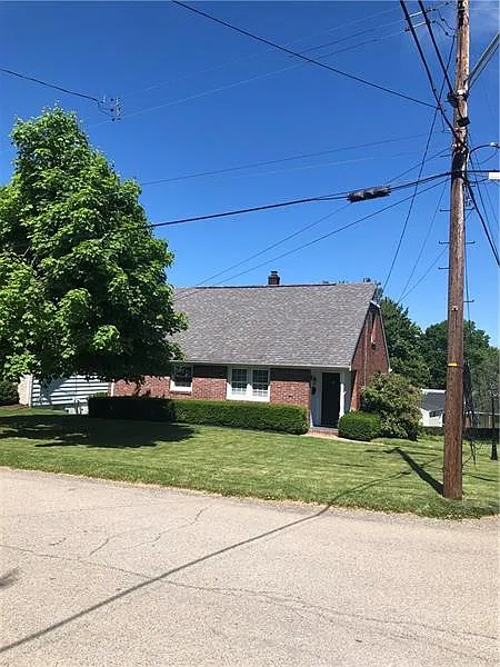 2500 Marion St photo 1