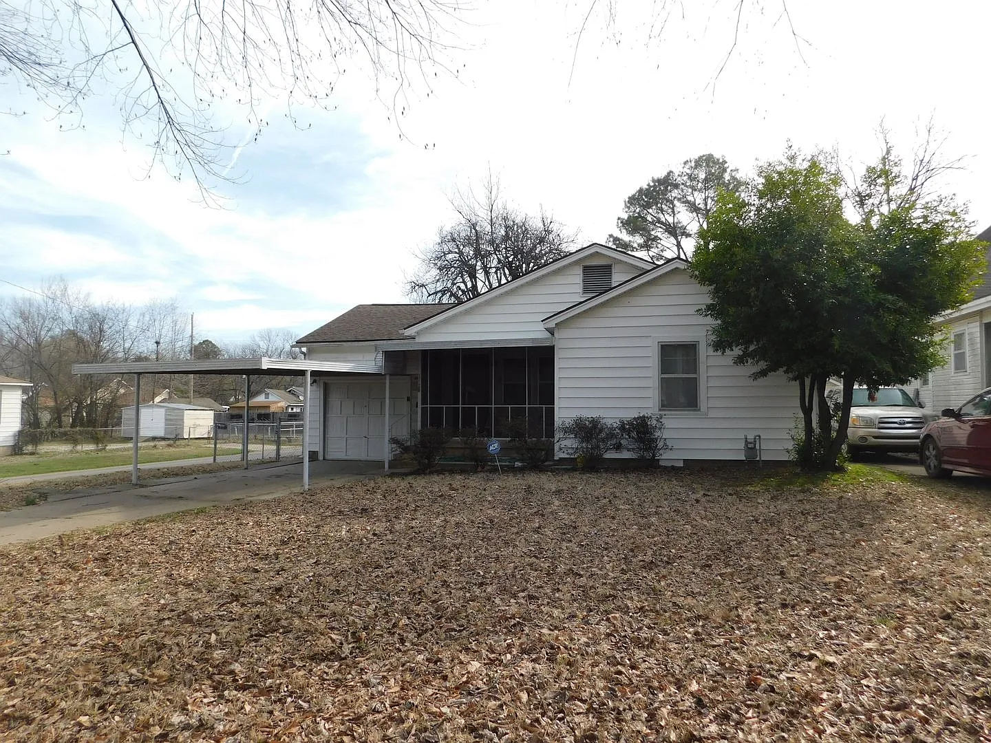 3 Bed 2 Bath House Available — Photo 1