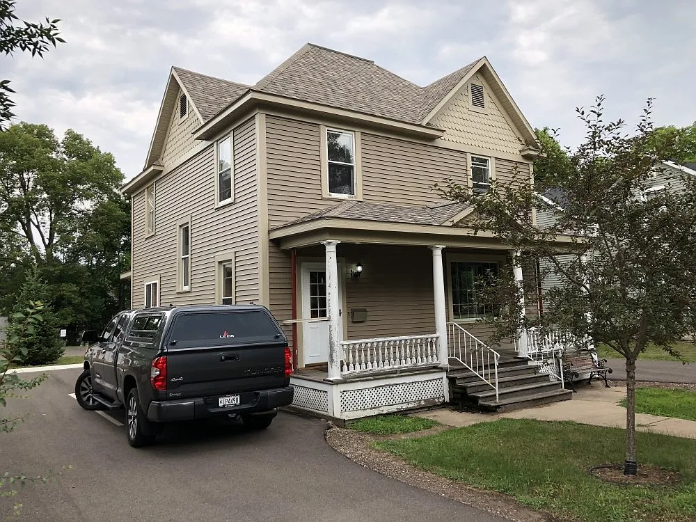 4 bed, 3.0 bath, 1560 sqft, $495 — Photo 1
