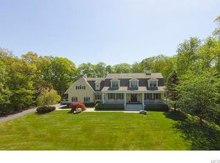 7 Falcon Woods Ct, Bedford, NY 10506