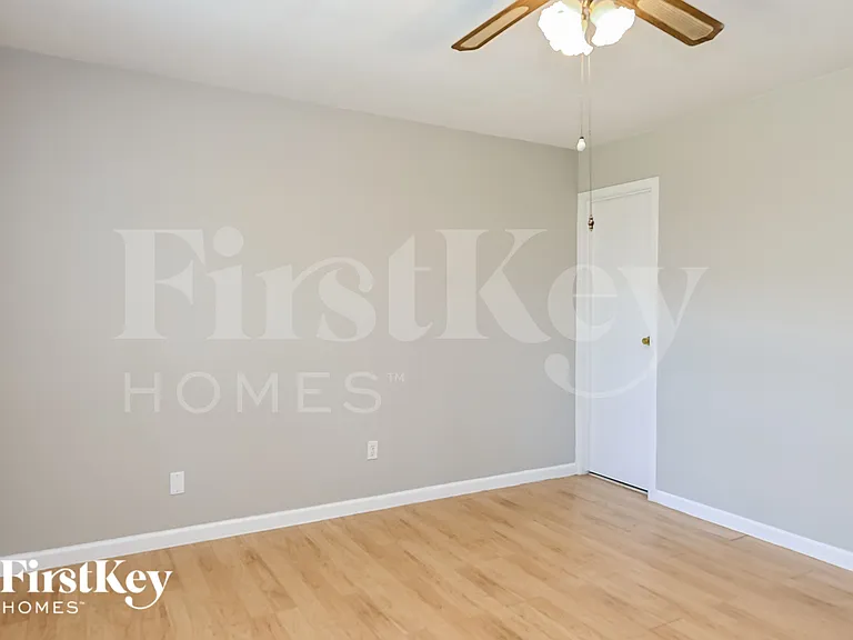 2707 Wood River Dr — Photo 10