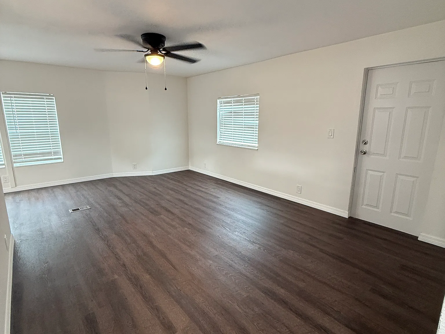2 bed, 1120 sqft, $1,350 — Photo 3