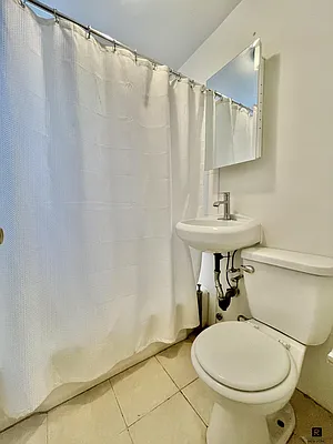 Rented by R New York | media 16