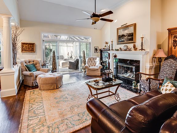 3rd image of 7610 Dunsmuir Ct