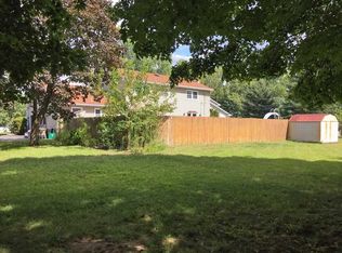 11 Compass Ct, Albany, NY 12205