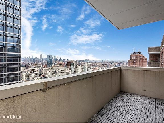 4th image of 80 N Moore St APT 39F
