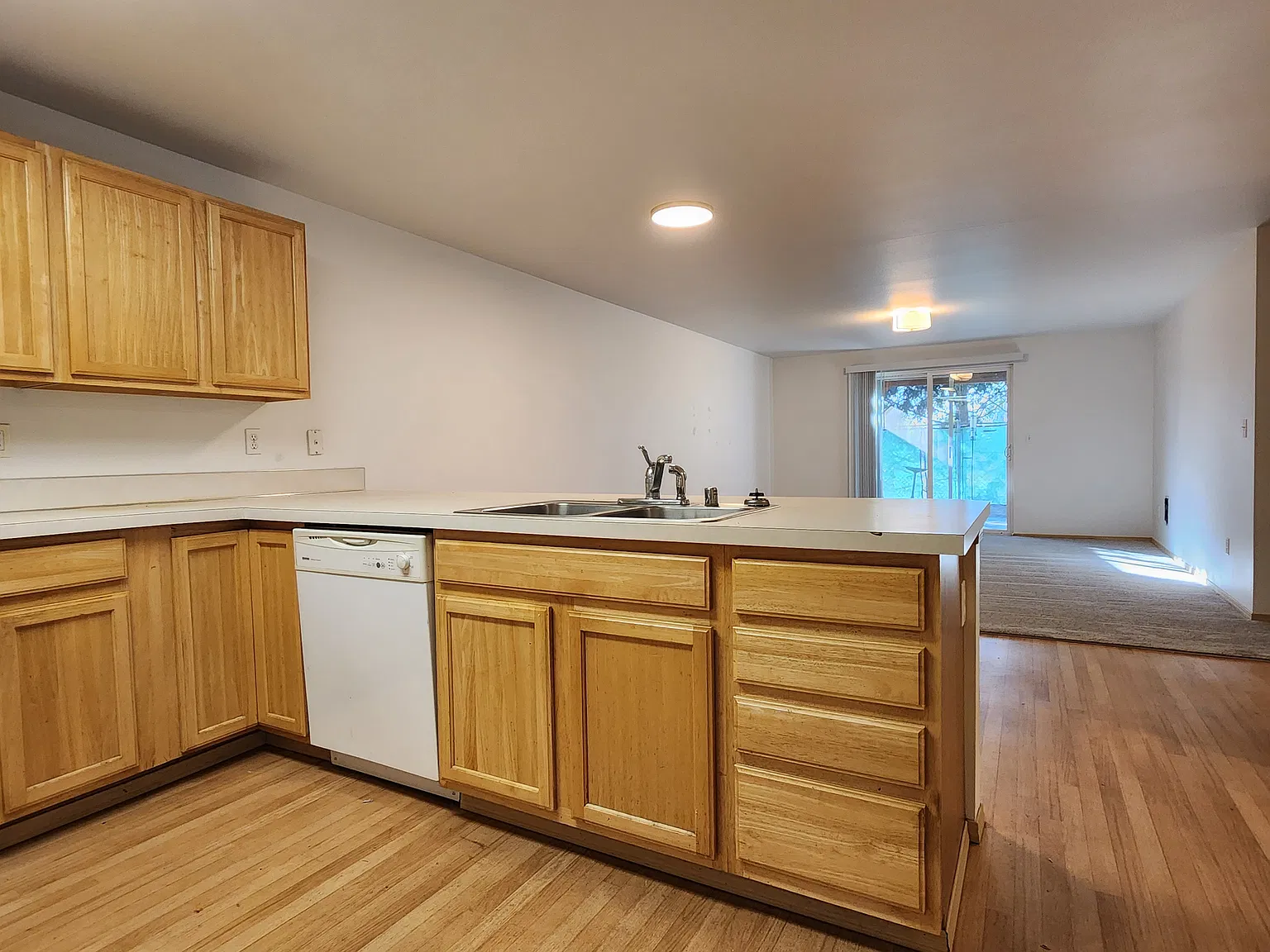 3 bed, 1307 sqft, $2,050 — Photo 4