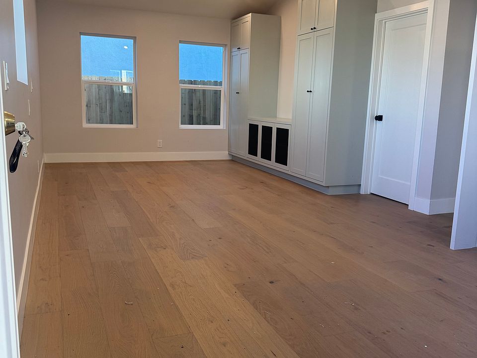 Living room/dining area