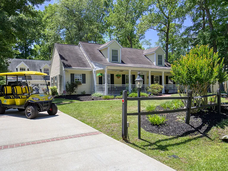 7 Marblehead Rd — Photo 1