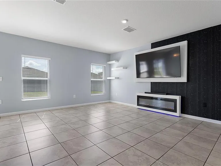 1582 Finnigan Cir — Photo 5