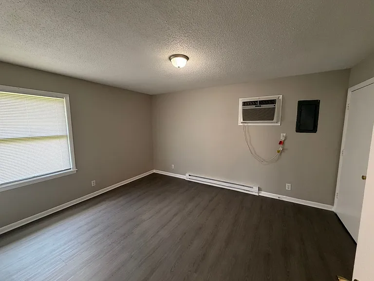 116 W Church St — Photo 6