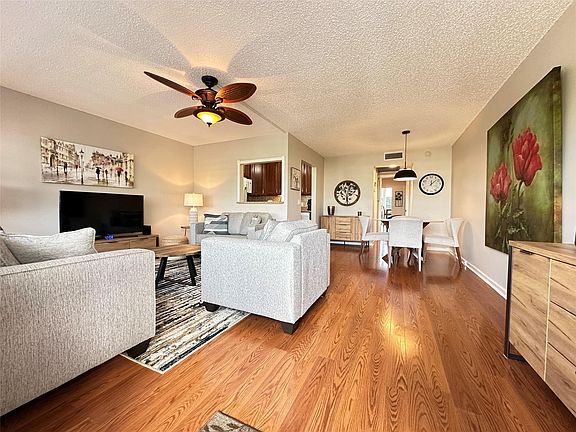 2nd image of 3117 Cambridge #3117