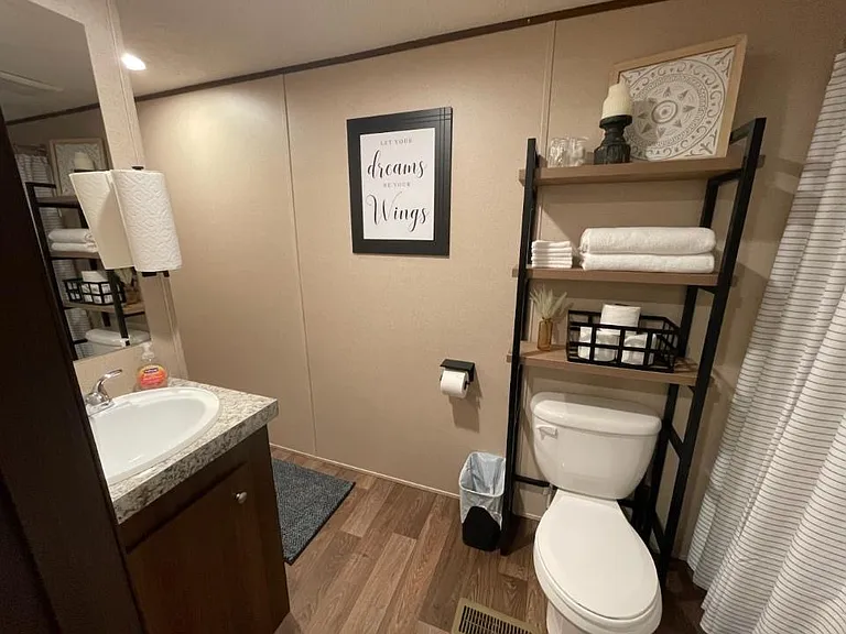 Master Bedroom bathroom