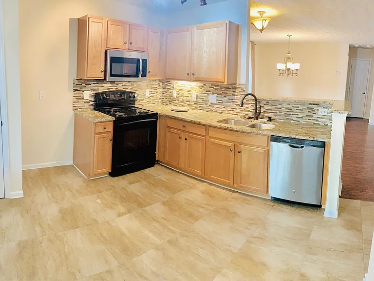 144 Swanee Ln — Photo 4