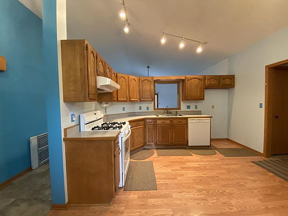 3rd image of 502 Willow Glen Dr