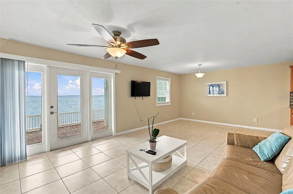 1 bed, 1.0 bath, 694 sqft, $2,400 — Photo 3