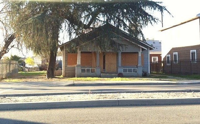 1st image of 961 W 2nd St