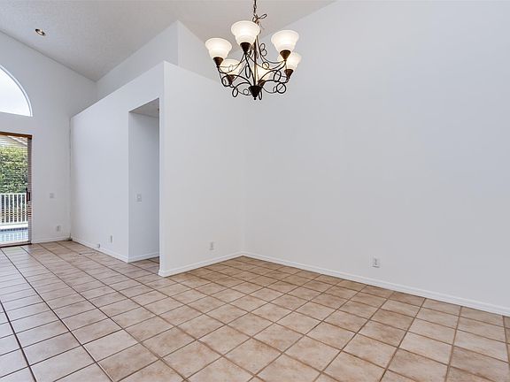 5th image of 6325 NW 78th Drive