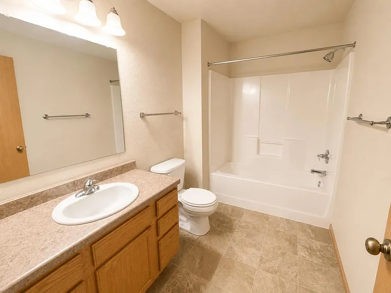 4000 McKenzie Dr SE — Photo 6