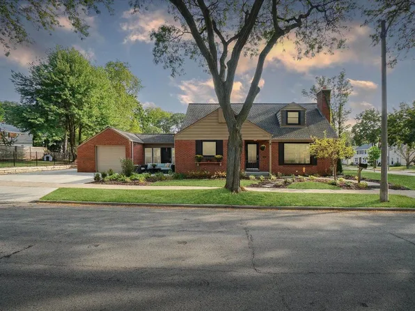 9029 West Wright Street, Wauwatosa, WI 53226