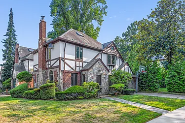 87-02 Chevy Chase Street