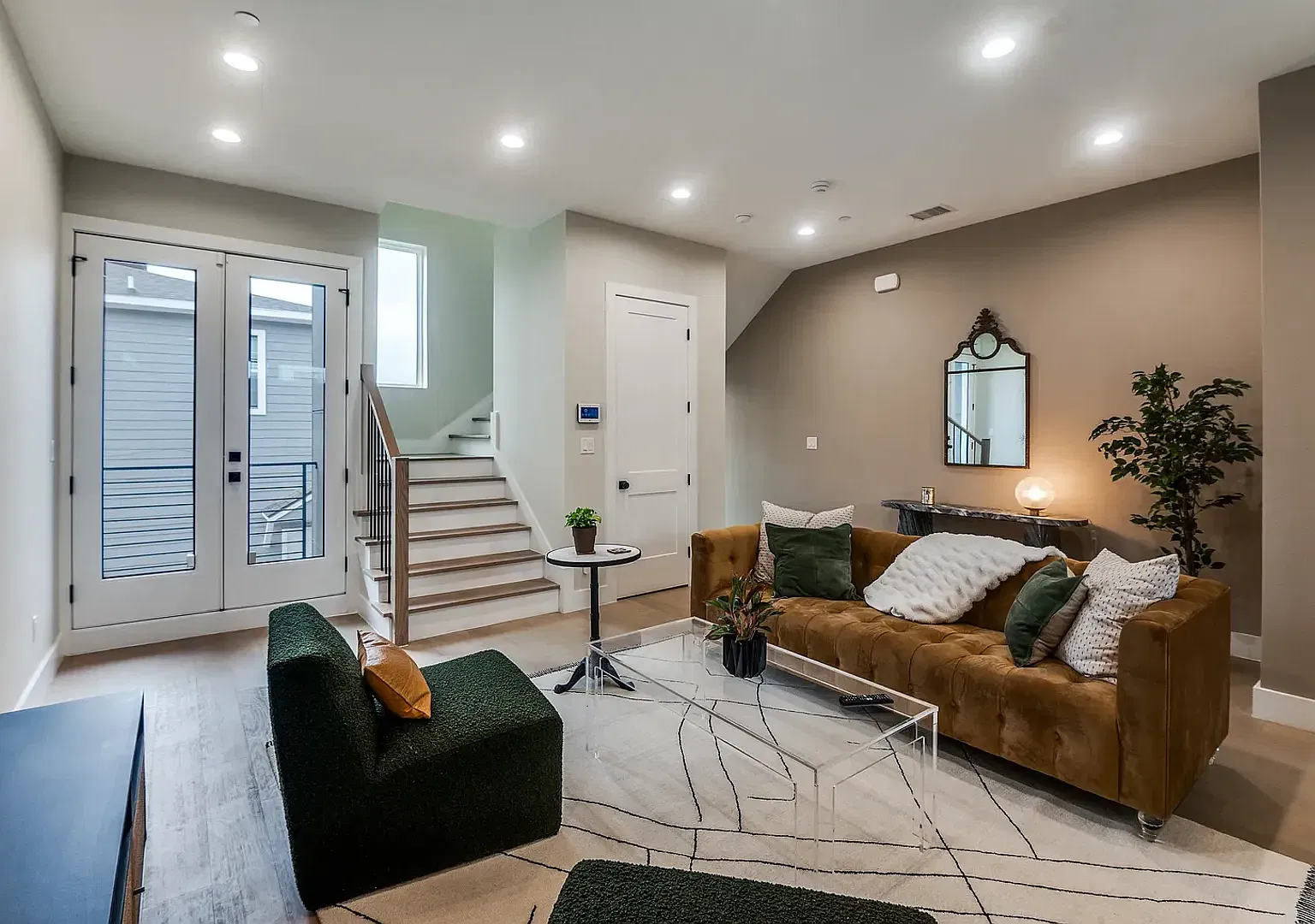 Fully Furnished, Modern Townhome-Style Condo in the Heart of East Dallas! — Photo 3