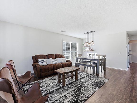 5th image of 436 Dovetail Cir
