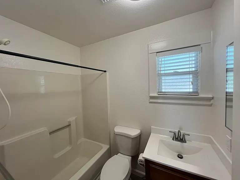 1443 Parker Ave — Photo 17