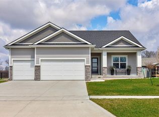 10943 Westport Dr, West Des Moines, IA 50266