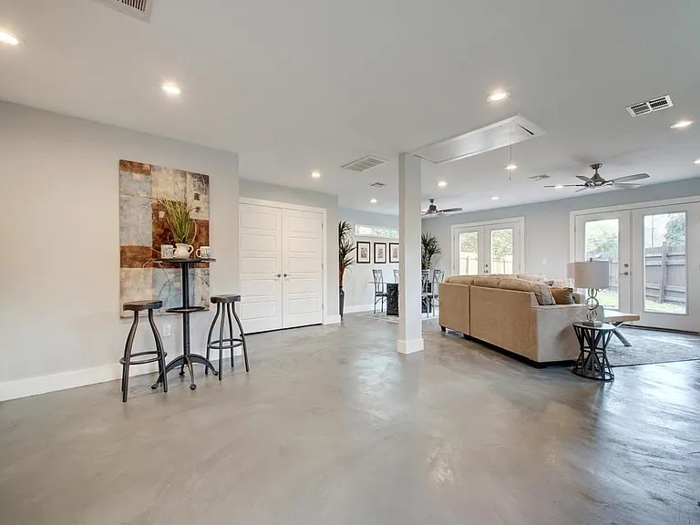 1101 Estes Ave #B — Photo 2